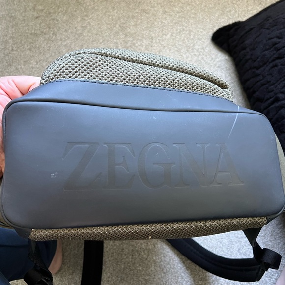 Zegna men’s green backpack. Adjustable and really comfortable for daily use - Picture 6 of 9